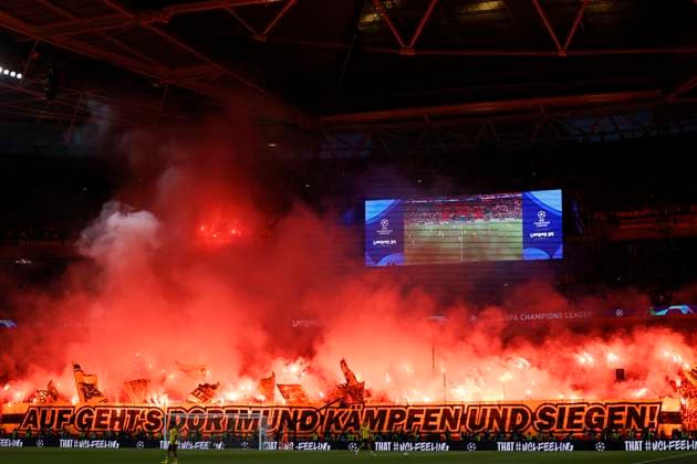 Borussia Dortmund v Real Madrid CF - UEFA Champions League Final 2023 24 Borussia Dortmund fans set off flares at half time during the UEFA Champions League 2023 24 final match between Borussia Dortmund and Real Madrid CF at Wembley Stadium on June 1, 2024 in London, England. London Wembley Stadium England United Kingdom Copyright: xRichardxSellers Sportsphoto APLx 14039605