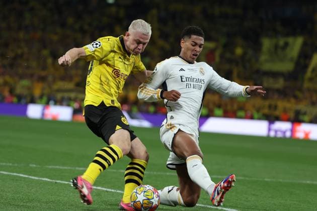 Real Madrid s Jude Bellingham (R) in action against Dortmund s Marcel Sabtizer (L) during the UEFA Champions League final soccer match between Borussia Dortmund and Real Madrid, in London, Britain, 01 June 2024. UEFA Champions League final - Borussia Dortmund vs Real Madrid !ACHTUNG: NUR REDAKTIONELLE NUTZUNG!  Copyright: xKikoxHuescax(es-ES)x GRAF2854 20240601-55013752695_1