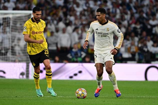 Emre Can 23 (Borussia Dortmund) im Zweikampf, Aktion, mit Jude Bellingham 5 ( Madrid ), Borussia Dortmund vs. Real Madrid, Fussball, Champions League, Finale, 01.06.2024 London London UK