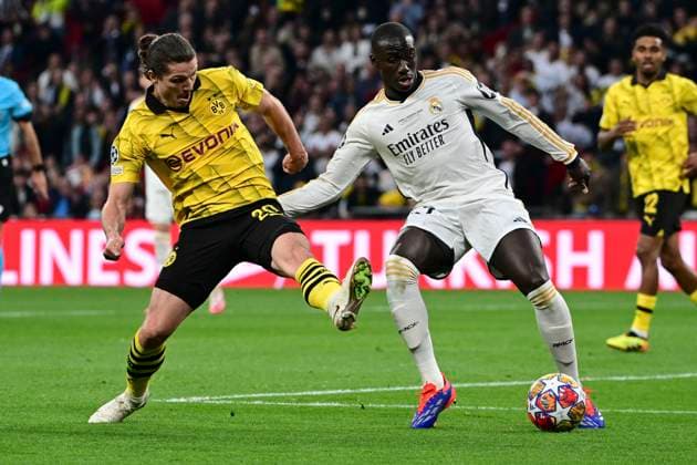 Marcel Sabitzer 20 (Borussia Dortmund) im Zweikampf, Aktion, mit Ferland Mendy 23 ( Madrid ), Borussia Dortmund vs. Real Madrid, Fussball, Champions League, Finale, 01.06.2024 London London UK