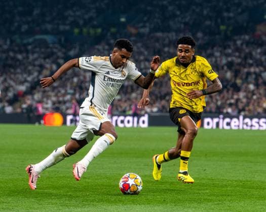 Fussball, Herren, Saison 2023 2024, Champions League (Finale), Borussia Dortmund - Real Madrid, v.l. Daniel Carvajal (Real Madrid), Ian Maatsen (Borussia Dortmund), 01.06.2024, Copyright: xSebastianxRäppold MatthiasxKochx