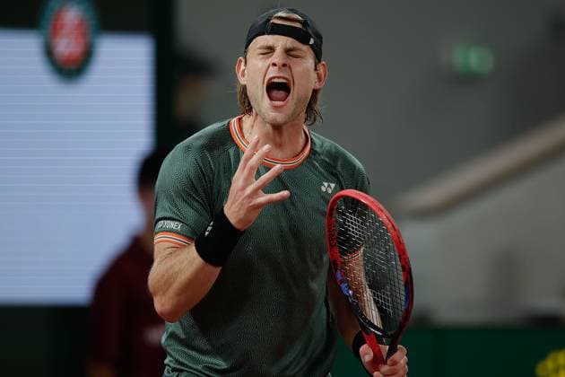 01.06.2024 Tennis, French Open 2024 Roland-Garros, FRA, Men™s Singles Court Philippe-Chatrier - THIRD ROUND Zizou Bergs (BEL) - Grigor Dimitrov (BUL) Bild: v. li. Zizou Bergs (BEL) schreit, enttaeuscht, enttaeuscht schauend, dissapointed, traurig, frustiert, frust, gefrustet Copyright: HMBxMedia AntonioxBorga