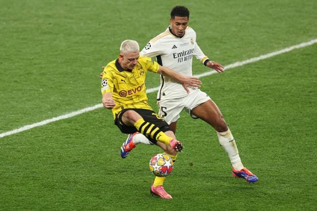 Julian Ryerson of Borussia Dortmund battles with Jude Bellingham of Real Madrid Borussia Dortmund v Real Madrid, UEFA Champions League, Final, Football, Wembley Stadium, London, UK - 01 June 2024 EDITORIAL USE ONLY No use with unauthorised audio, video, data, fixture lists, club league logos or live services. Online in-match use limited to 120 images, no video emulation. No use in betting, games or single club league player publications.  Copyright: xPaulxCurrie Shutterstockx 14516316cl
