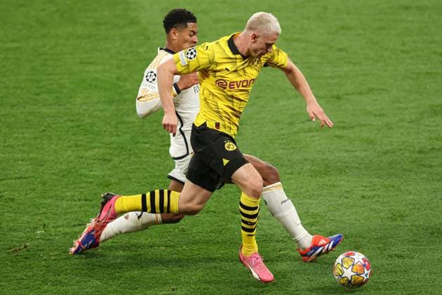 Julian Ryerson of Borussia Dortmund battles with Jude Bellingham of Real Madrid Borussia Dortmund v Real Madrid, UEFA Champions League, Final, Football, Wembley Stadium, London, UK - 01 June 2024 EDITORIAL USE ONLY No use with unauthorised audio, video, data, fixture lists, club league logos or live services. Online in-match use limited to 120 images, no video emulation. No use in betting, games or single club league player publications.  Copyright: xPaulxCurrie Shutterstockx 14516316cn