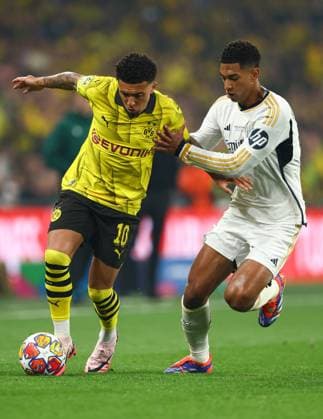 Jadon Sancho of Borussia Dortmund (L) battles with Jude Bellingham of Real Madrid (R) Borussia Dortmund v Real Madrid, UEFA Champions League, Final, Football, Wembley Stadium, London, UK - 01 June 2024 EDITORIAL USE ONLY No use with unauthorised audio, video, data, fixture lists, club league logos or live services. Online in-match use limited to 120 images, no video emulation. No use in betting, games or single club league player publications.  Copyright: xKieranxMcManus Shutterstockx 14516313bu