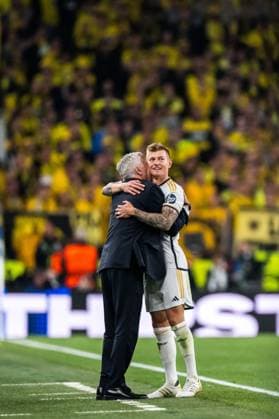 Sport Bilder des Tages 240601 Toni Kroos and Head coach Carlo Ancelotti of Real Madrid during the UEFA Champions League final between Dortmund and Real Madrid on June 1, 2024 in London. Photo: Petter Arvidson BILDBYRAN kod PA PA0818 fotboll football soccer fotball champions league final dortmund real madrid bbeng bbauto Copyright: PETTERxARVIDSON BB240601PA203