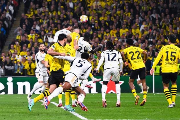 Dani Carvajal ( 2 - Real Madrid ) scores a goal during the Final Champions League match between Real Madrid CF and Borussia Dortmund at Wembley Stadium on June 01, 2024 in London , England. ( Photo by federico pestellini panoramic ) - FOOTBALL : Borussia Dortmund vs Real Madrid - Ligue des Champions - 01 06 2024 FedericoPestellini Panoramic 