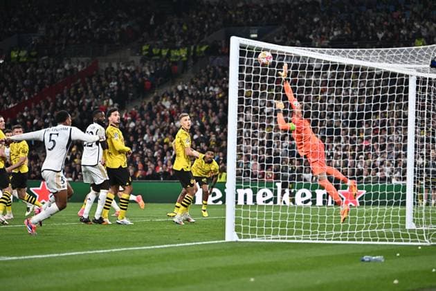 01.06.2024, xfux, Fussball UEFA Champions League Finale 2024, Borussia Dortmund - Real Madrid, emspor, v.l. Gregor Knobel (Borussia Dortmund) mit parade (DFL DFB REGULATIONS PROHIBIT ANY USE OF PHOTOGRAPHS as IMAGE SEQUENCES and or QUASI-VIDEO) London