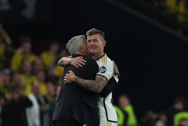 Real Madrid s German midfielder Toni Kroos hugs coach Carlo Ancelotti during the UEFA Champions League final soccer match between Borussia Dortmund and Real Madrid, in London, Britain, 01 June 2024. UEFA Champions League final - Borussia Dortmund vs Real Madrid !ACHTUNG: NUR REDAKTIONELLE NUTZUNG!  Copyright: xKikoxHuescax(es-ES)x GRAF2921 20240601-55013753132_1