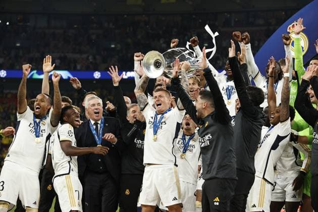 LONDON - Real Madrid goalkeeper Thibaut Courtois, Daniel Carvajal of Real Madrid, Eder Militao of Real Madrid, David Alaba of Real Madrid, Jude Bellingham of Real Madrid, Nacho of Real Madrid, Vinicius Junior of Real Madrid, Toni Kroos of Real Madrid, Luka Modric of Real Madrid, Rodrygo of Real Madrid, Jude Bellingham of Real Madrid, Real Madrid goalkeeper Andriy Lunin, Joselu of Real Madrid, Federico Valverde of Real Madrid, Lucas Vazquez of Real Madrid, Aurelien Tchouameni of Real Madrid, Dani Ceballos of Real Madrid , Brahim Diaz of Real Madrid, Antonio Rudiger of Real Madrid, Ferland Mendy of Real Madrid, Arda Guler of Real Madrid, Real Madrid goalkeeper Kepa Arrizabalaga, Real Madrid goalkeeper Javier Belman, Real Madrid coach Carlo Ancelotti, Real Madrid assistant coach Davide Ancelotti, Real Madrid assistant coach Francesco Mauri with UEFA Champions League trophy, Coupe des clubs Champions Europeans during the UEFA Champions League Final between Borussia Dortmund and Real Madrid at Wembley Stadium on June 1, 2024 in London, United Kingdom. ANP Hollandse Hoogte MAURICE VAN STEEN UEFA Champions League 2023 24 FINAL 2024 xVIxANPxSportx xVanxSteenxFotografiexIVx 500106113 originalFilename: 500106113.jpg