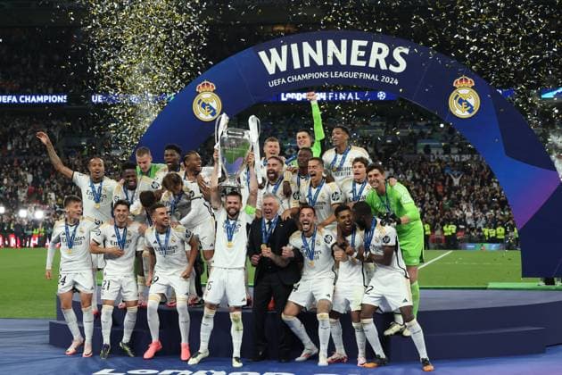 Real Madrid players pose with the Champions Cup after beating Borussia Dortmund in the Champions League final, in London, Britain, 01 June 2024. UEFA Champions League final - Borussia Dortmund vs Real Madrid !ACHTUNG: NUR REDAKTIONELLE NUTZUNG!  Copyright: xKikoxHuescax(es-ES)x GRAF2950 20240601-55013753319_1