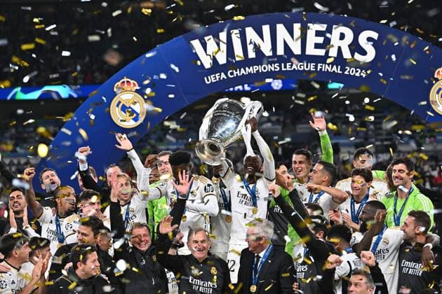 01.06.2024, xfux, Fussball UEFA Champions League Finale 2024, Borussia Dortmund - Real Madrid, emspor, v.l. Eduardo Camavinga (Real Madrid) und team jubeln jubelt nach Spielende celebrate at the end of the match. mit champions league pokal (DFL DFB REGULATIONS PROHIBIT ANY USE OF PHOTOGRAPHS as IMAGE SEQUENCES and or QUASI-VIDEO) London