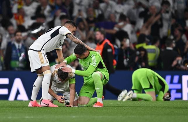 01.06.2024, xfux, Fussball UEFA Champions League Finale 2024, Borussia Dortmund - Real Madrid, emspor, v.l. Dani Ceballos (Real Madrid), Nacho (Real Madrid), Kepa Arrizabalaga (Real Madrid) und team jubeln jubelt nach Spielende celebrate at the end of the match. (DFL DFB REGULATIONS PROHIBIT ANY USE OF PHOTOGRAPHS as IMAGE SEQUENCES and or QUASI-VIDEO) London