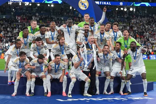 01.06.2024, London, Wembley Stadium, UEFA Champions League Final: Dortmund - Real Madrid, Nacho Fernandez centre-back of Real Madrid and Spain lifts the trophy and players of Real Madrid celebrate the victory during the trophy ceremony London Wembley Stadium England United Kingdom Copyright: xJustPictures.ch DanielaxPorcellix jp-en-DaPo-20240601-PAT00250