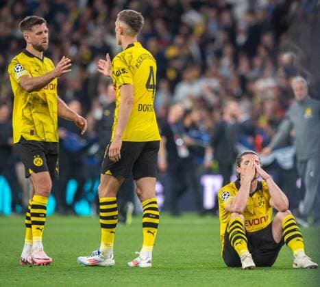 Fussball, Herren, Saison 2023 2024, Champions League (Finale), Borussia Dortmund - Real Madrid, v.l. Niclas Füllkrug (Borussia Dortmund), Nico Schlotterbeck (Borussia Dortmund), Marcel Sabitzer (Borussia Dortmund), Enttäuschung nach Abpfiff, 01.06.2024, Copyright: xSebastianxRäppold MatthiasxKochx
