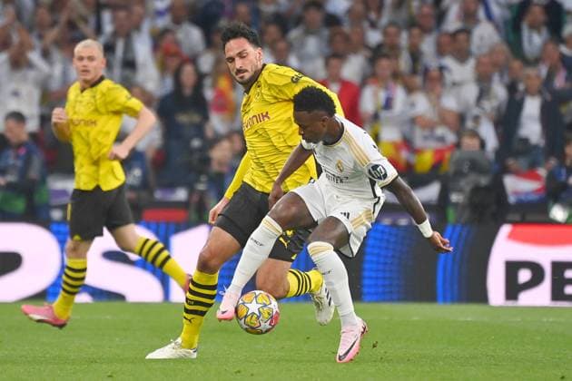 Mats HUMMELS (Borussia Dortmund), Aktion,Zweikampf gegen Vinicius JUNIOR (Real Madrid). Fussball UEFA Champions League Finale Borussia Dortmund - Real Madrid am 01.06.2024, Wembley Staion