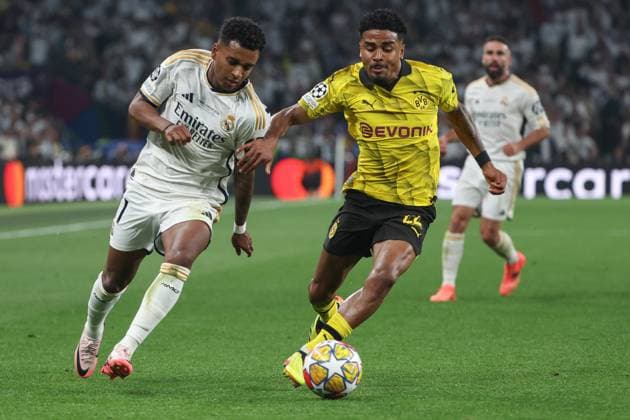 UEFA Champions League Finale 2024 - Borussia Dortmund - Real Madrid am 01.06..2024 im Wembley-Stadion in London Rodrygo (Real Madrid 11) gegen Ian Maatsen (Dortmund 22)