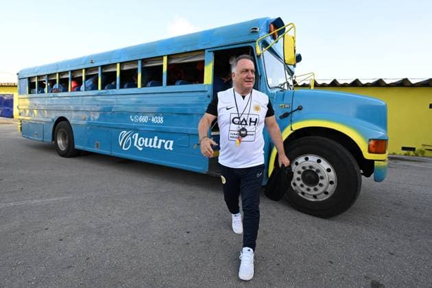 WILLEMSTAD - Curacao coach Dick Advocaat steps off the team bus during a training session of the Curacao football team at the Ergilio Hato stadium on June 1 (local time) in Willemstad, Curacao. The Curacao football team is preparing for the World Cup qualifying matches against Barbados and Aruba. ANP Hollandse Hoogte World Cup 2026 Qualifiers Concacaf 2024 xVIxANPxSportx xGerritxvanxKeulenxIVx 500120183 originalFilename: 500120183.jpg