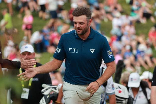 RBC Canadian Open Corey Conners of Canada acknowledges the gallery after completing the 18th hole during Day Three of the RBC Canadian Open at Hamilton Golf & Country Club, Ancaster, Ontario, Canada on Saturday, June 1, 2024. Ancaster Ontario United States  Copyright: xJorgexLemusx originalFilename:lemus-rbccanad240601_npuPt.jpg