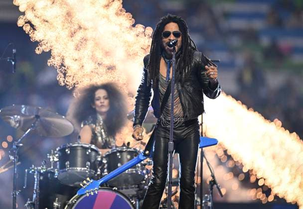 Fussball CHL FINALE 2023 2024 Finale in London 01.06.2024 Borussia Dortmund - Real Madrid Lenny Kravitz beim Showact zur Eroeffnung