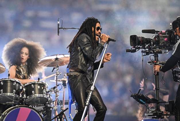 Fussball CHL FINALE 2023 2024 Finale in London 01.06.2024 Borussia Dortmund - Real Madrid Lenny Kravitz beim Showact zur Eroeffnung