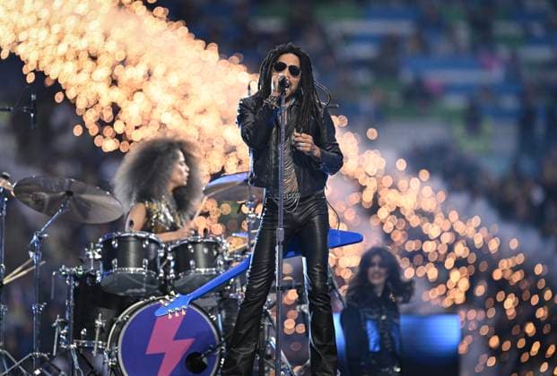 Fussball CHL FINALE 2023 2024 Finale in London 01.06.2024 Borussia Dortmund - Real Madrid Lenny Kravitz beim Showact zur Eroeffnung