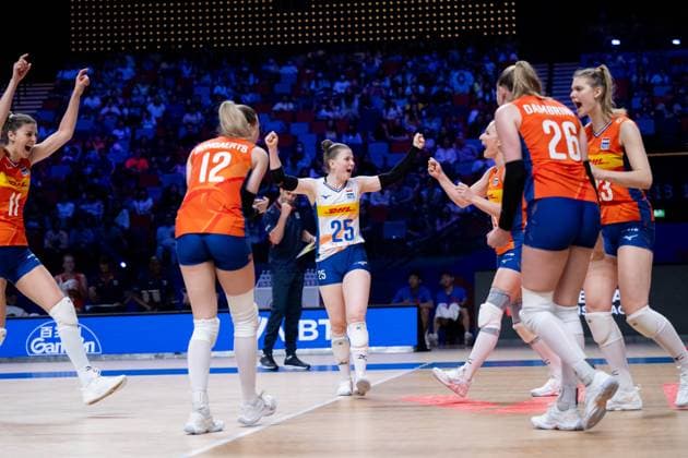 (240602) -- MACAO, June 2, 2024 -- Players of the Netherlands celebrate scoring during the preliminary match between France and the Netherlands at the Women s Volleyball Nations League 2024 Macao in Macao, south China, June 2, 2024. ) (SP)CHINA-MACAO-VOLLEYBALL-WOMEN S NATIONS LEAGUE 2024-FRA VS NLD (CN) CheongxKamxKa 