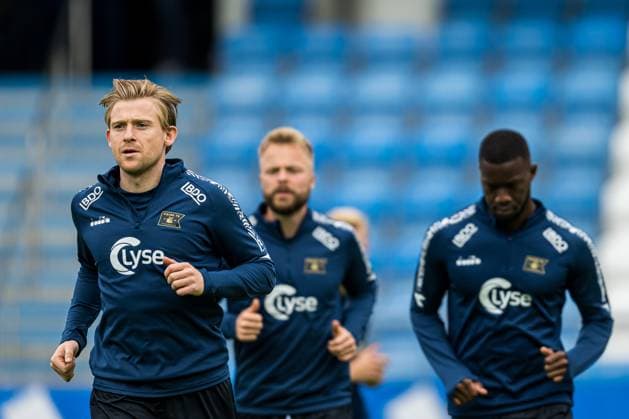 Eliteserien i fotball 2024 Molde Viking Molde 20240602 Vikings Yann Erik de Lanlay warms up for the Elite League football match between Molde and Viking at Aker Stadium Photo Marius Simensen NTB Molde Norge EDITORIAL USE ONLY RESTRICTED USE FOR BETTING COMPANIES  Copyright: xMariusxSimensenx xNTBx