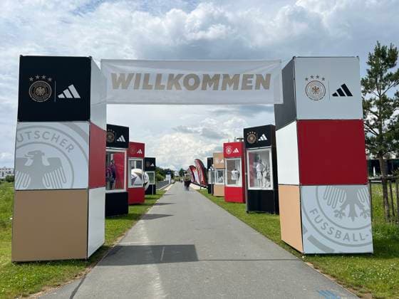 Sport Bilder des Tages Eingang zum Medienzentrum und Home Ground - Herzo Base 02.06.2024: Deutsche Nationalmannschaft EM-Vorbereitung, Home Ground. World of Adidas, Herzogenaurach