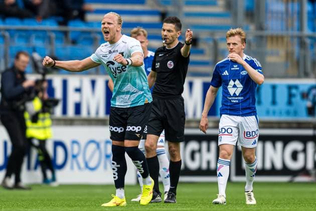 Eliteserien i fotball 2024 Molde Viking Molde 20240602 Vikings Lars Jorgen Salvesen cheers after VAR check and 1-1 during the Elite League football match between Molde and Viking at Aker Stadium Photo Marius Simensen NTB Molde Norway EDITORIAL USE ONLY RESTRICTED USE FOR BETTING COMPANIES  Copyright: xMariusxSimensenx xNTBx