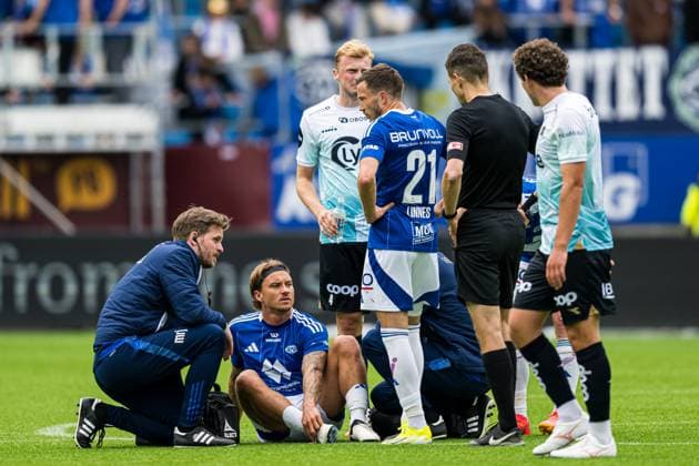 Eliteserien i fotball 2024 Molde Viking Molde 20240602 Moldes Fredrik Aasmundrud Gulbrandsen with injury during the Elite League football match between Molde and Viking at Aker Stadium Photo Marius Simensen NTB Molde Norway EDITORIAL USE ONLY RESTRICTED USE FOR BETTING COMPANIES  Copyright: xMariusxSimensenx xNTBx