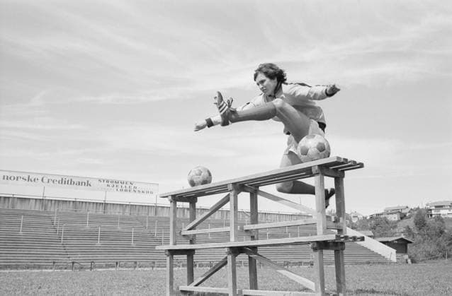 Aktuell 25-4-1973 : Fotball-bohemen fra Lillestrom bilde 0031 Aktuell 25-4-1973 : Fotball-bohemen fra Lillestrom Tom Lund fra Lillestrom er et av vare storste fotball-talenter, men han har ogsa til tider vaert et fotball-problembarn. Etter suksessen mot Irland satser na 22-aringen for fullt pa landslaget og pa a spille sitt lag Lillestrom Sportsklubb opp i 2. divisjon. Foto: Ivar Aaserud Aktuell NTB ***FOTO IKKE BILDEBEHANDLET*** This image text is auto translated Lillestrom Norge EDITORIAL USE ONLY. RESTRICTED USE FOR BETTING COMPANIES Ref:_SPO0488708020st.jpg *** News 25 4 1973 Football bohemian from Lillestrom photo 0031 News 25 4 1973 Football bohemian from Lillestrom Tom Lund from Lillestrom is one of our greatest football talents, but he has also at times been a football problem child After the success against Ireland, the now 22-year-old is fully committed to the national team and to playing his team Lillestrom Sportsklubb up in the 2nd division Photo Ivar Aaserud Aktuell NTB Photo not processed This image text is auto translated Lillestrom Norge EDITORIAL USE ONLY RESTRICTED USE FOR BETTING COMPANIES  Copyright: xIvarxAaserudx xNTBxpremiumx