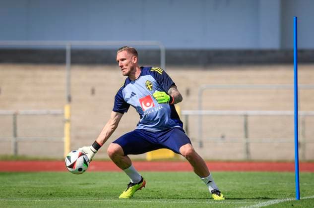MALMÖ, SVERIGE 20240602 Malvakten Robin Olsen da herrarnas fotbollslandslag tränar pa Eleda Stadion i Malmö inför landskampen mot Danmark onsdagen den 5 juni i Köpenhamn. MALMÖ SVERIGE x10600x