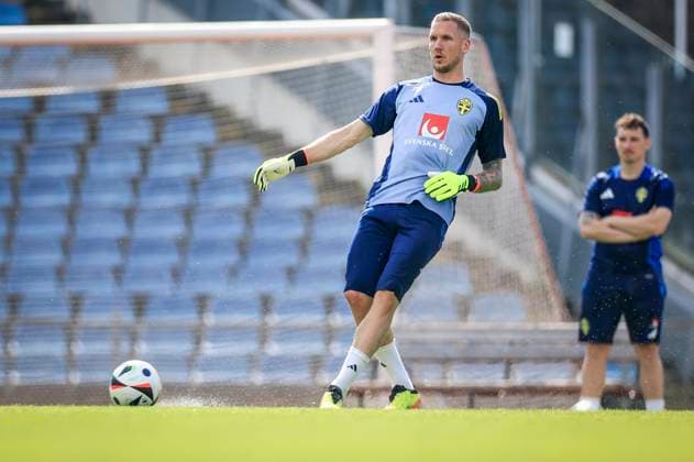 MALMÖ, SVERIGE 20240602 Malvakten Robin Olsen da herrarnas fotbollslandslag tränar pa Eleda Stadion i Malmö inför landskampen mot Danmark onsdagen den 5 juni i Köpenhamn. MALMÖ SVERIGE x10600x