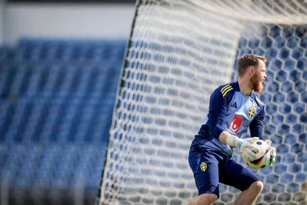 MALMÖ, SVERIGE 20240602 Malvakten Viktor Johansson da herrarnas fotbollslandslag tränar pa Eleda Stadion i Malmö inför landskampen mot Danmark onsdagen den 5 juni i Köpenhamn. MALMÖ SVERIGE x10600x