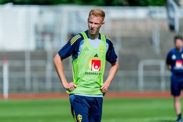 240602 Hugo Larsson of Sweden of Sweden during a training session on June 2, 2024 in Malmö. Photo: Christian Örnberg BILDBYRAN COP 166 CO0420 fotboll football soccer fotball landskamp träning practice training sverige sweden sverige a bbeng Copyright: CHRISTIANxÖRNBERG BB240602CO025