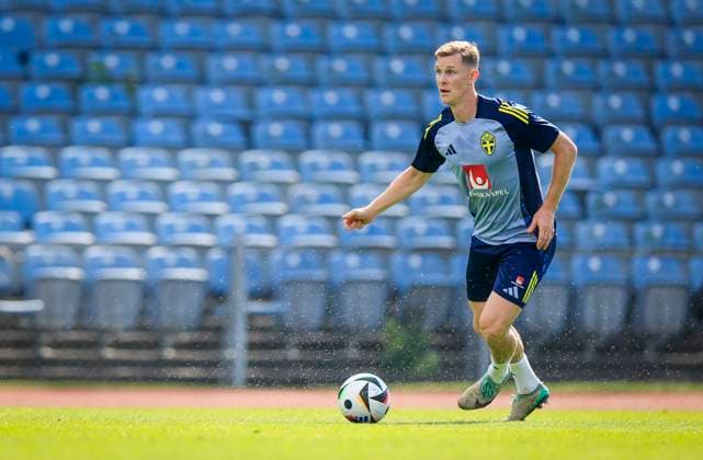 MALMÖ, SVERIGE 20240602 Emil Krafth da herrarnas fotbollslandslag tränar pa Eleda Stadion i Malmö inför landskampen mot Danmark onsdagen den 5 juni i Köpenhamn. MALMÖ SVERIGE x10600x