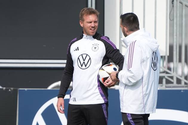 Bundestrainer Julian Nagelsmann (Deutschland Germany) mit Co-Trainer Assistenztrainer Benjamin Glück (Deutschland Germany) - Herzo Base 02.06.2024: Training Deutschland, Home Ground. World of Adidas, Herzogenaurach