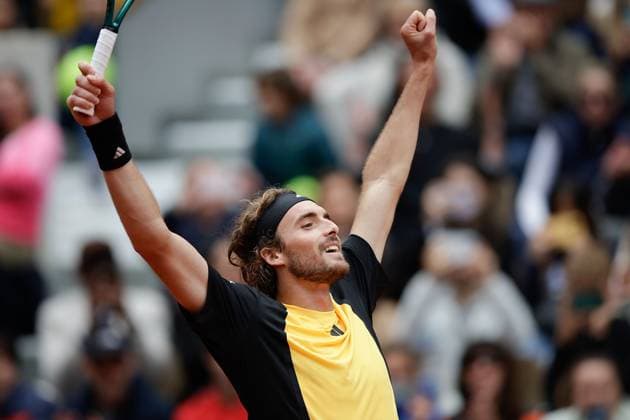 02.06.2024, Tennis, French Open 2024 Roland-Garros, FRA, Paris, Men™s Singles Court Suzanne-Lenglen - FOURTH ROUND Matteo Arnaldi (ITA) - Stefanos Tsitsipas (GRE) Bild: v. li. Stefanos Tsitsipas (GRE) jubelt Copyright: HMBxMedia AntonioxBorga