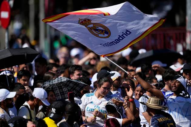 June 2, 2024, Madrid, Madrid, SPAIN: Supporters of Real Madrid are seen at Cibeles Fount during the celebration of Real Madrid after winning their 15th UEFA Champions League title against Borussia Dortmund in London on June 02, 2024, in Madrid, Spain. Madrid SPAIN - ZUMAa181 20240602_zaa_a181_025 Copyright: xOscarxJ.xBarrosox