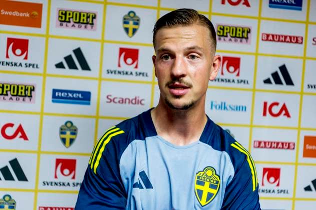 240602 Simon Olsson of Sweden after a training session on June 2, 2024 in Malmö. Photo: Christian Örnberg BILDBYRAN COP 166 CO0420 fotboll football soccer fotball landskamp träning practice training sverige sweden sverige a bbeng Copyright: CHRISTIANxÖRNBERG BB240602CO045