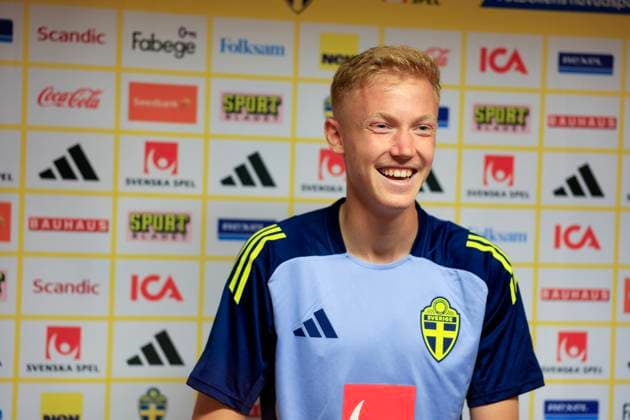 MALMÖ, SVERIGE 20240602 Hugo Larsson pratar med media pa Eleda Stadion i Malmö inför landskampen mot Danmark onsdagen den 5 juni i Köpenhamn. MALMÖ SVERIGE x10600x