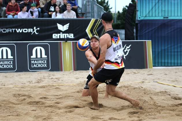 Beachvolleyball, King of the Court in Hamburg: Nils Ehlers (l.) und Clemens Wickler (r.)