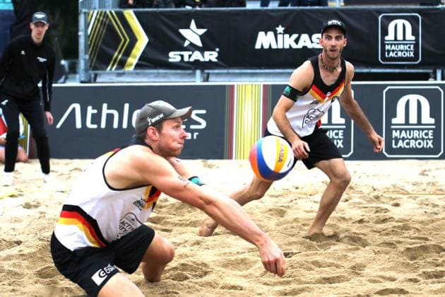 Beachvolleyball, King of the Court in Hamburg: Nils Ehlers (l.) und Clemens Wickler (r.)