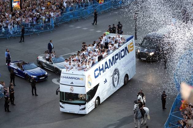 Sport Themen der Woche KW22 Sport Bilder des Tages Real Madrid players during the celebration of Real Madrid football club s 15th Cahampion League victory at the Plaza de Cibeles in Madrid. June 2 nd 2024 Cordon Press 
