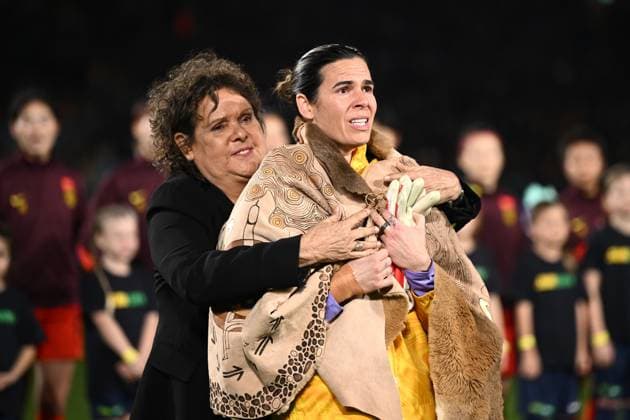 Sport Themen der Woche KW23 Sport Bilder des Tages SOCCER AUSTRALIA CHINA WOMEN, Lydia Williams of the Matildas is presented with an Indigenous coat from Australian tennis great Evonne Goolagong Cawley during a presentation for her final international appearance, ahead of the International Friendly, Länderspiel, Nationalmannschaft soccer match between the Australian Matildas and China PR Women at Accor Stadium in Sydney, Monday, June 3, 2024. ( NO ARCHIVING, EDITORIAL USE ONLY, NO USE IN BOOKS WITHOUT CONSENT SYDNEY NEW SOUTH WALES AUSTRALIA  Copyright: xDANxHIMBRECHTSx 20240603169500468050