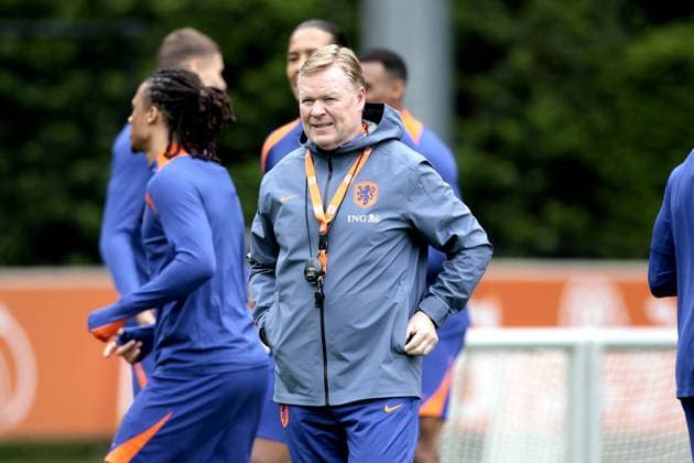 ZEIST - Coach Ronald Koeman during a training session of the Dutch national team, Nationalteam at the KNVB Campus on June 3, 2024 in Zeist, the Netherlands. The Dutch national team is preparing for the European Football Championship in Germany. ANP JEROEN PUTMANS UEFA EURO, EM, Europameisterschaft,Fussball 2024 Germany 2024 xVIxANPxSportx xxANPxIVx 500229436 originalFilename: 500229436.jpg
