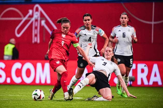 Ewa Pajor (Polen, 09), Sjoeke Nuesken (Deutschland, 09) GER, Deutschland vs. Polen, Frauen, Fussball, EM-Qualifikation, Spieltag 3, Saison 2023 2024, 31.05.2024 GER, Deutschland vs. Polen, Frauen, Fussball, EM-Qualifikation, Spieltag 3, Saison 2023 2024, 31.05.2024 Rostock Copyright: xEibner-Pressefoto MarcelxvonxFehrnx EP_MFN