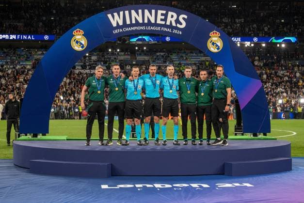 Fussball, Herren, Saison 2023 2024, Champions League (Finale), Borussia Dortmund - Real Madrid, das Schiedsrichter-Team um Schiedsrichter Slavko Vincic (SVN), 01.06.2024, *** Football, Men, Season 2023 2024, Champions League Final , Borussia Dortmund Real Madrid, the referee team around referee Slavko Vincic SVN , 01 06 2024, Copyright: xSebastianxRäppold MatthiasxKochx