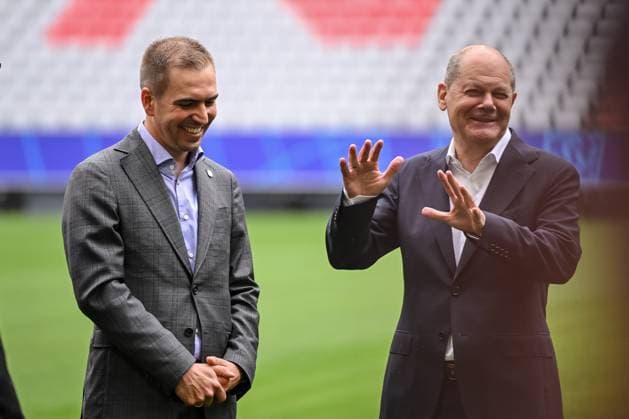 03.06.2024, Munich , Germany, Fussball Arena Munich, Bundeskanzlers Olaf Scholz in der Fussball Arena Muenchen - UEFA EURO, EM, Europameisterschaft,Fussball 2024, Bundeskanzler Olaf Scholz mit Philipp Lahm Schauen (Foto H. Langer) Munich Fussball Arena Munich Germany